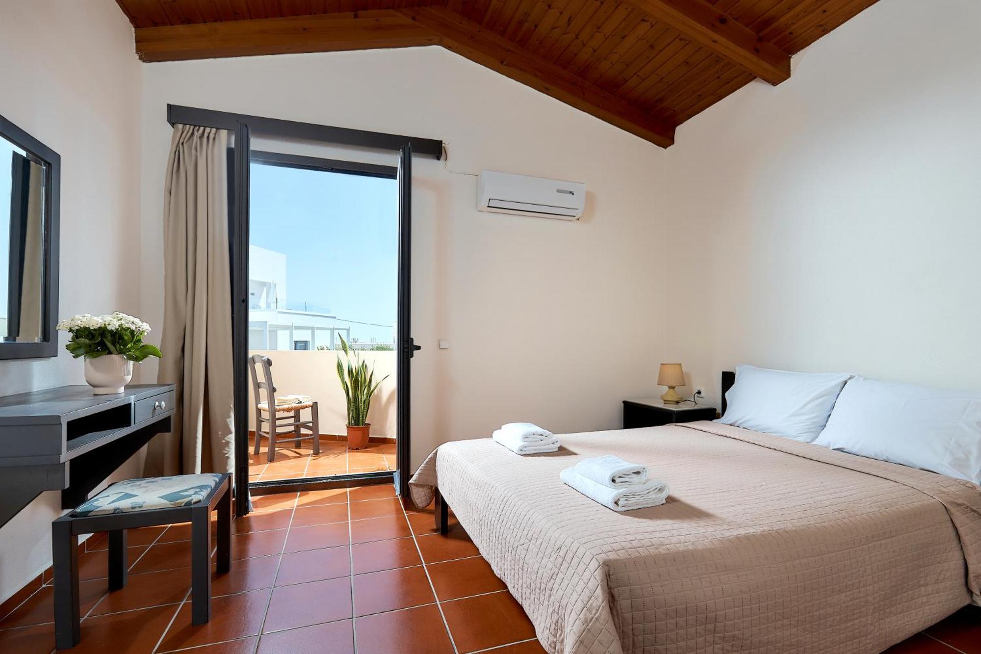Creteco Hotel & Suites Goúrnes Esterno foto