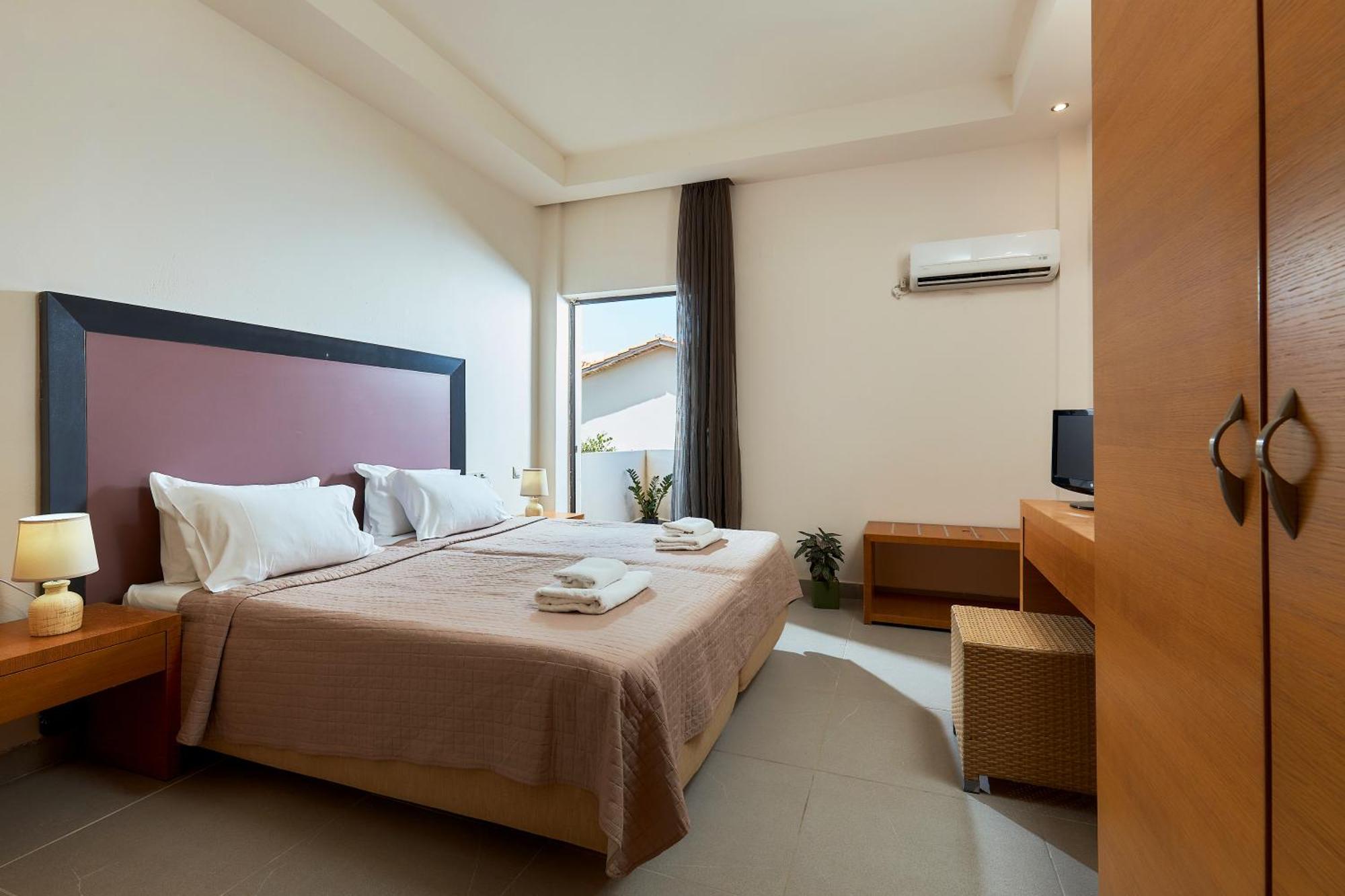 Creteco Hotel & Suites Goúrnes Esterno foto