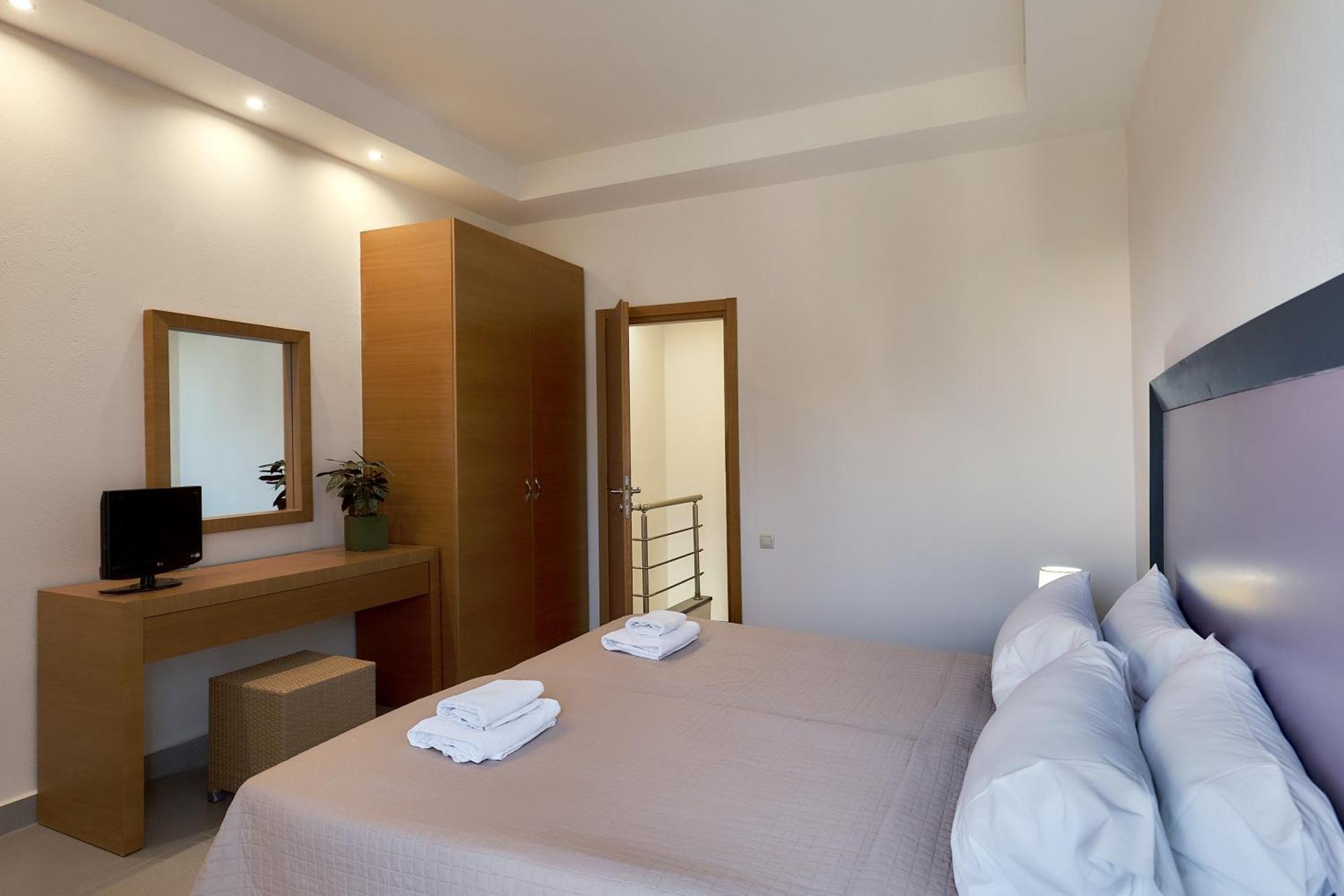 Creteco Hotel & Suites Goúrnes Esterno foto