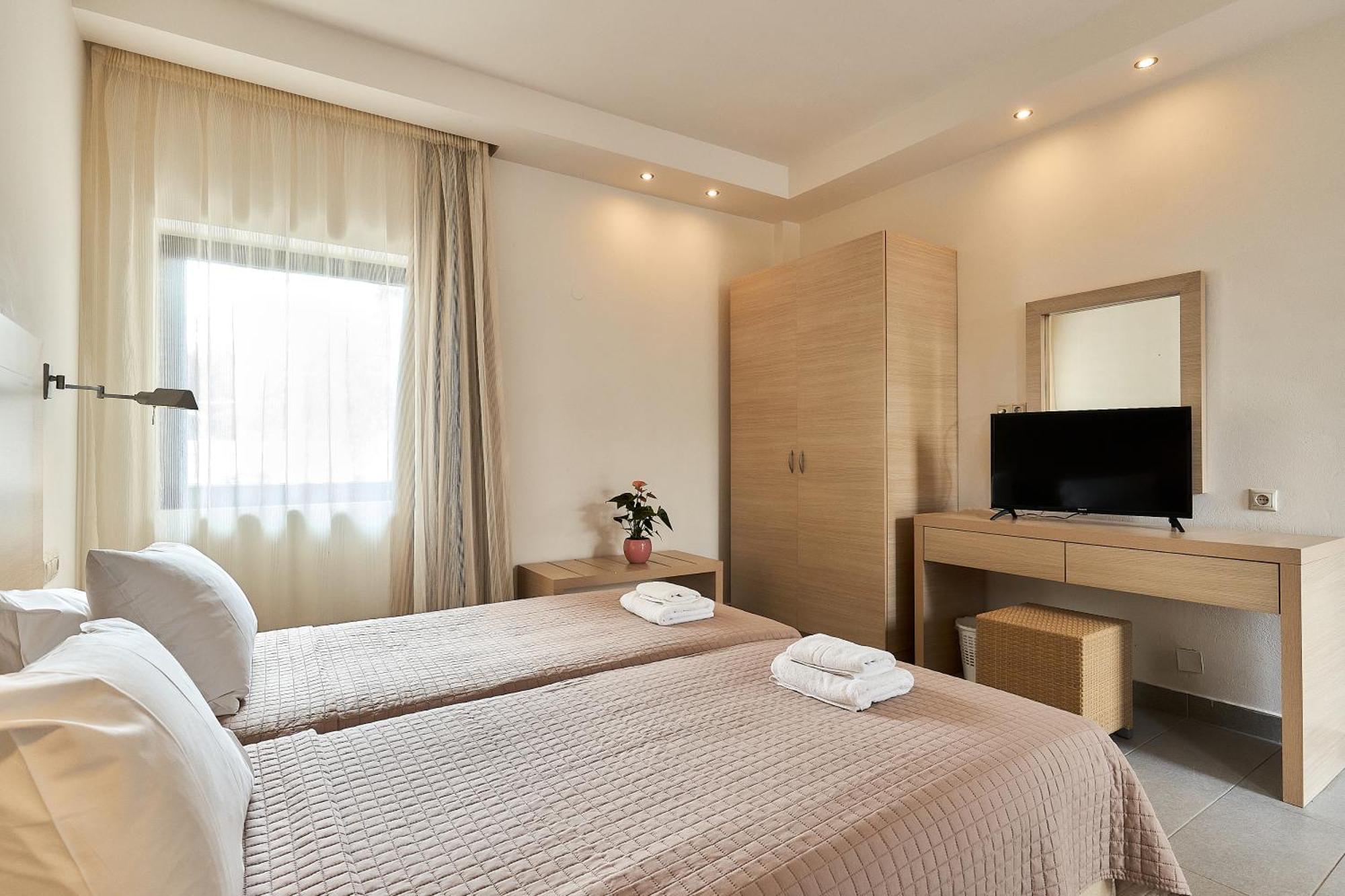 Creteco Hotel & Suites Goúrnes Esterno foto