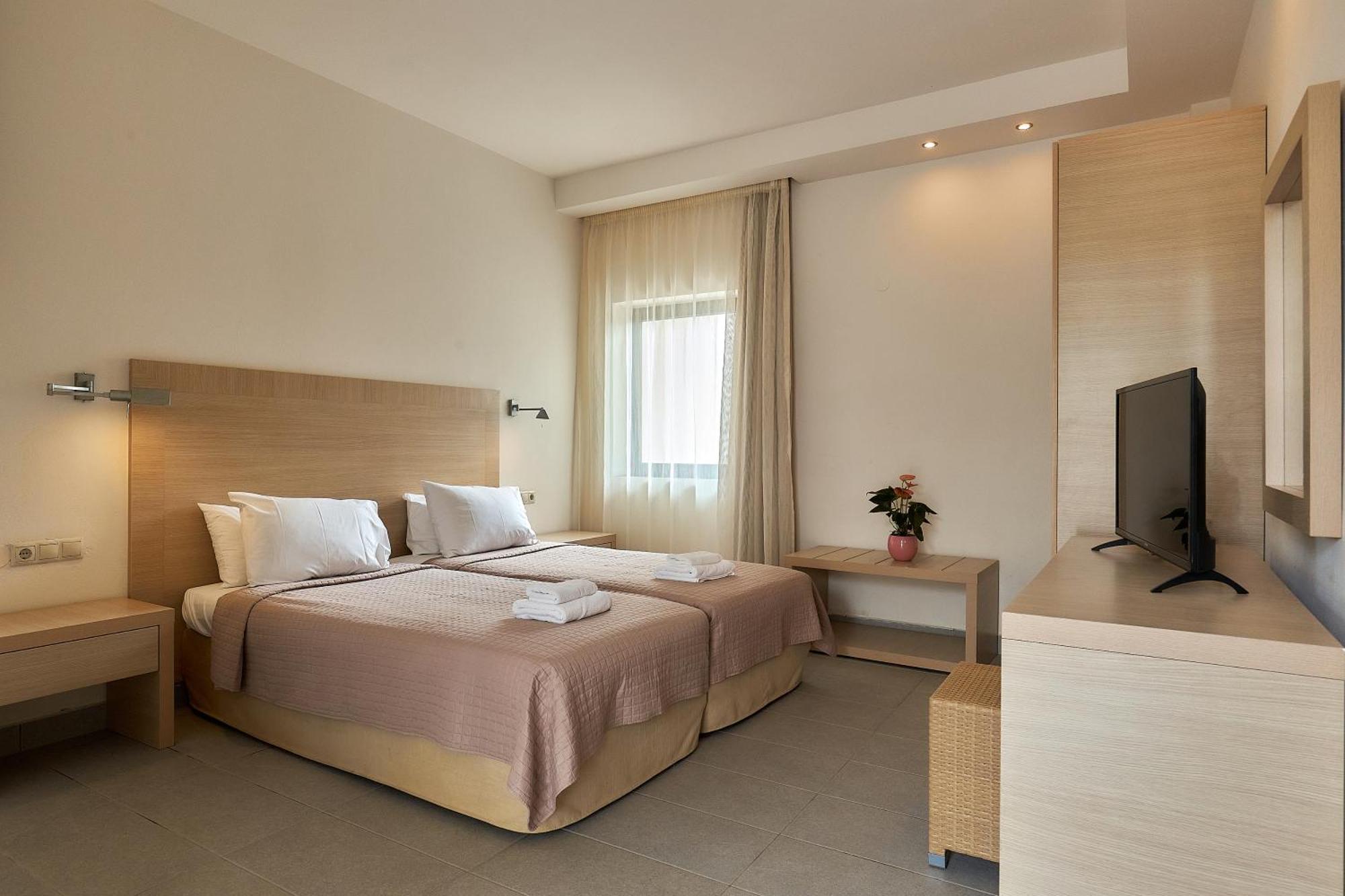 Creteco Hotel & Suites Goúrnes Esterno foto